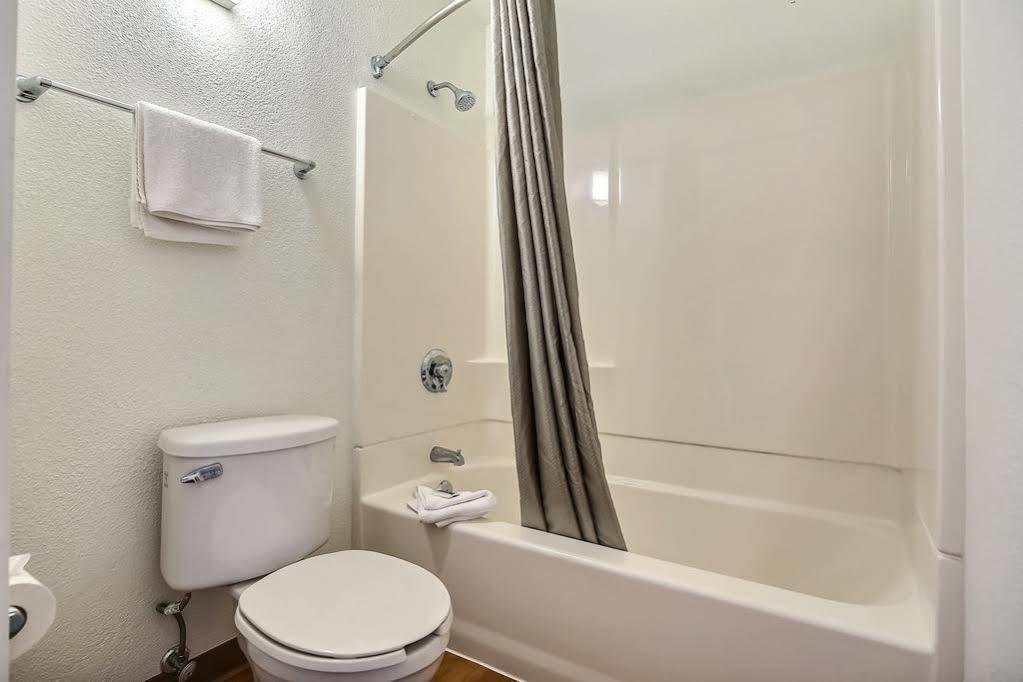 Motel 6-Oakland, Ca - Embarcadero المظهر الخارجي الصورة